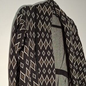 Moda International Black and White Diamond Pattern Poncho